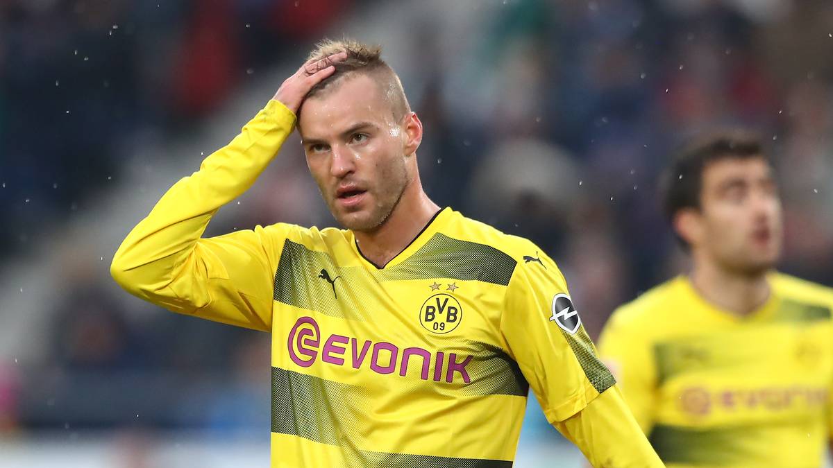 ANDREY JARMOLENKO: Nach dem Abgang von Ousmane Dembele kurzfristig verpflichtet. Schlug zunächst auch voll ein mit einem sehenswerten Tor gegen Tottenham. Soll dem BVB-Spiel eigentlich mehr Erfahrung und Abgebrühtheit verleihen. Nun aber schon seit Wochen unter Form und gegen Bayern gleich mit mehreren Fahrkarten