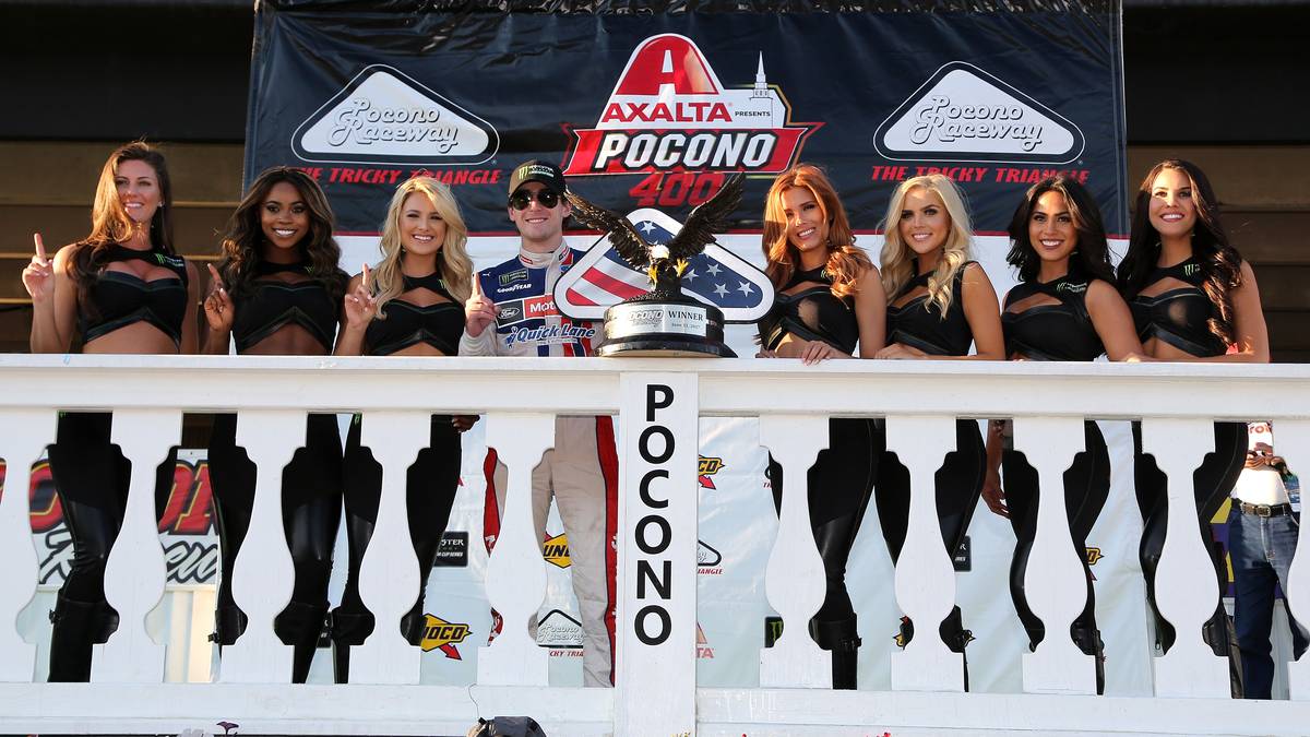Pocono 400 (Nascar): Noch mal ein kurzer Sprung zur Nascar, wo die Damen auf dem Balkon dem Sieger einen mehr als würdigen Rahmen verleihen