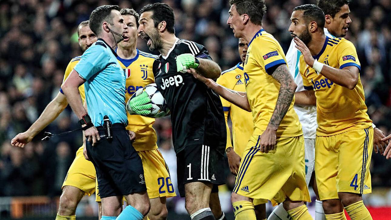 Michael Oliver verwies den damaligen Juve-Keeper Gianluigi Buffon vom Feld