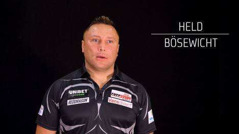 Nicht lange nachdenken, sofort für eine Variante entscheiden: Gerwyn Price in der Darts-Schnellfragerunde. Die Darts-WM – ab dem 15. Dezember auf SPORT1.