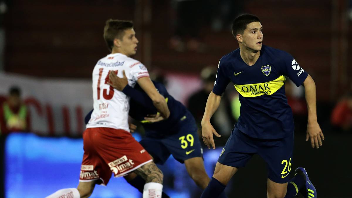 DIE ZIELOBJEKTE: Durch die Verletzung von Akanji besteht beim BVB vor allem in der Defensive Handlungsbedarf. Leonardo Balerdi (r.) ist ein Kandidat. Laut "TyC Sports" hat der BVB bereits ein Angebot in Höhe von 16 Millionen Euro für den 19 Jahre alten Verteidiger der Boca Juniors abgegeben