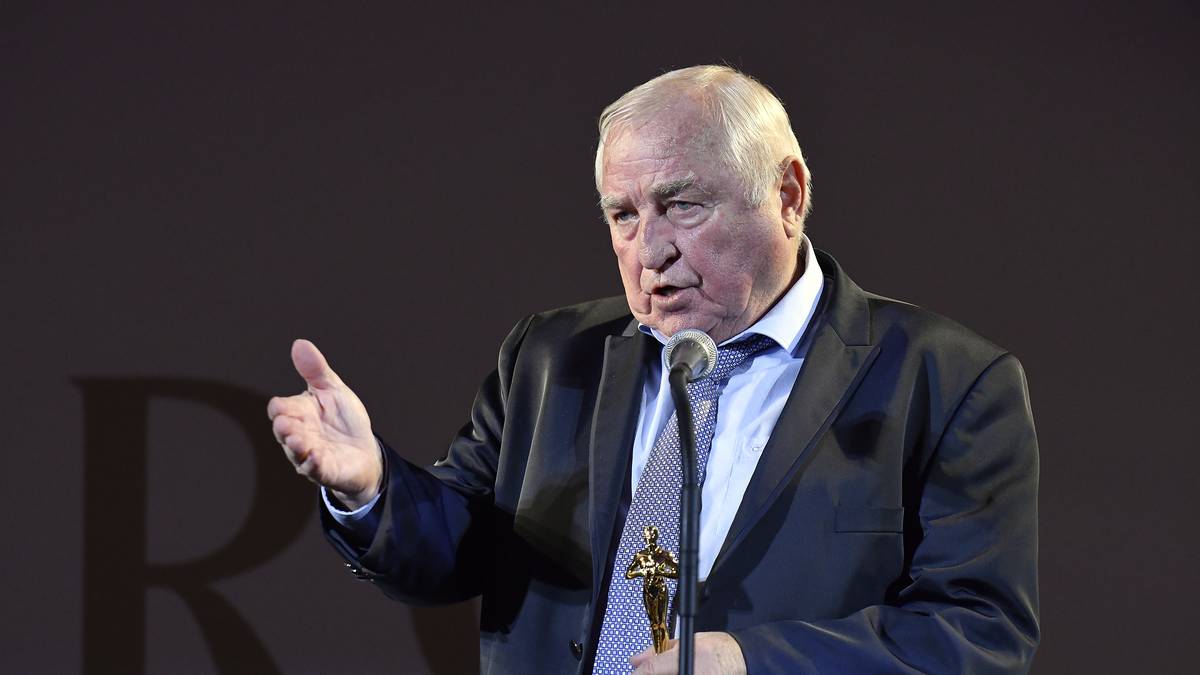 Herzlichen Glückwunsch, Ulli Wegner! Der legendäre Box-Trainer feiert am Freitag seinen 77. Geburtstag. Wegner ist einer der erfolgreichsten Coaches aller Zeiten und formte unter anderem Marco Huck, Arthur Abraham und den bereits verstorbenen Markus Beyer zu Weltmeistern