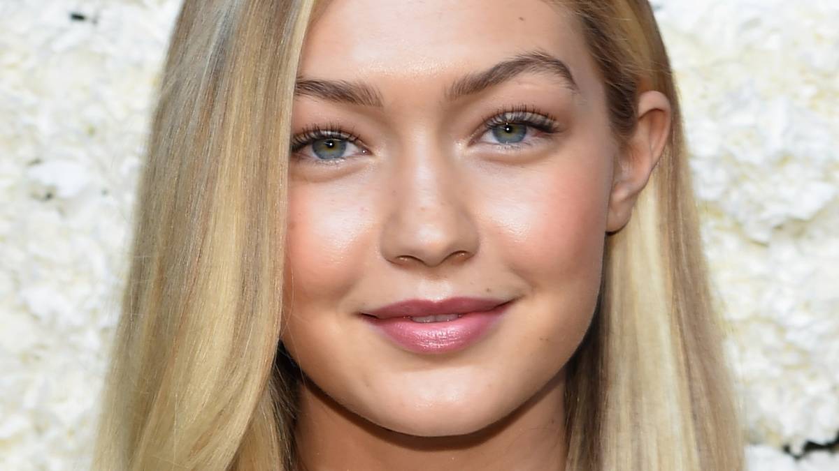 Sie ist die Tochter des aus Palästina stammenden Immobilien-Investors Mohammed Hadid und des ehemaligen niederländischen Models Yolanda Foster