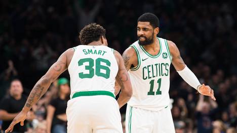 Kyrie Irving (r.) steht nach dem Aus der Celtics in der Kritik
