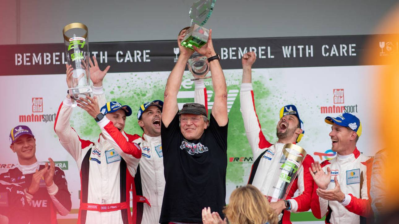 Earl Bamber, Nick Catsburg, David Pittard und Felipe Fernandez Laser jubelten mit Teamchef Klaus Abbelen
