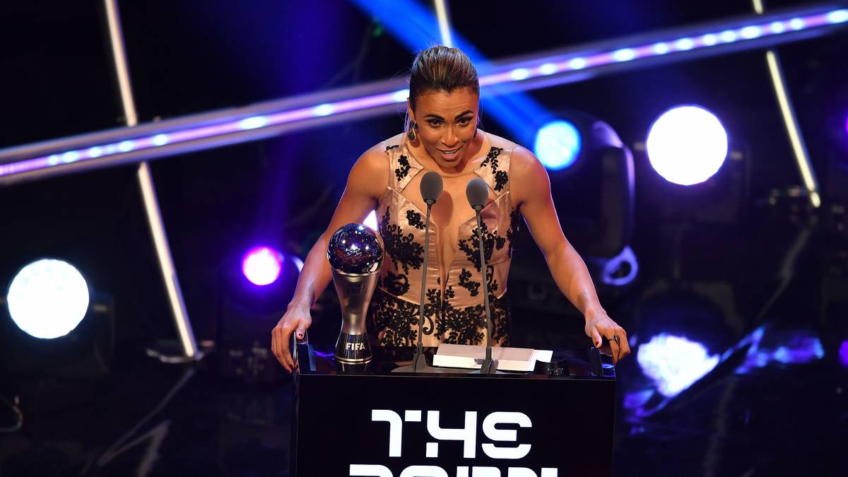 Bei den Frauen wird überraschend die Brasilianerin Marta ausgezeichnet. Für sie ist es die sechste Auszeichnung