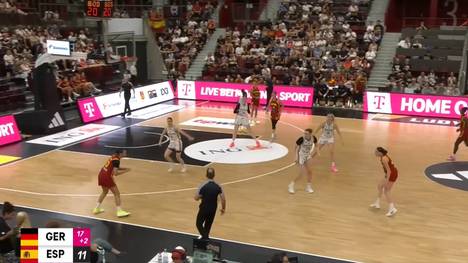 Die deutschen Basketballerinnen zeigen sich im ersten Härtetest für die Heim-WM über weite Strecken auf Augenhöhe mit dem Top-Team aus Spanien, müssen am Ende aber eine knappe Niederlage einstecken.