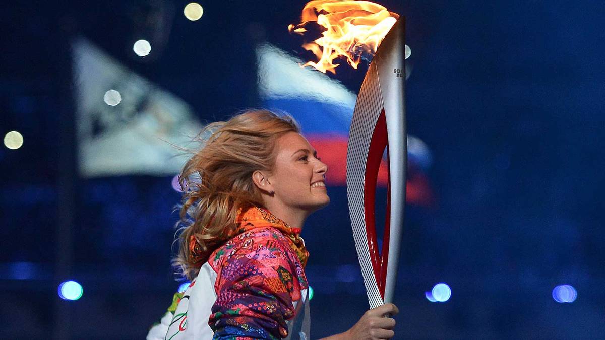 Bei den Olympischen Spielen 2014 in Sotschi hat sie einen großen Auftritt für ihr Heimatland. Bei der Eröffnungsfeier bringt sie die olympische Fackel ins Stadion