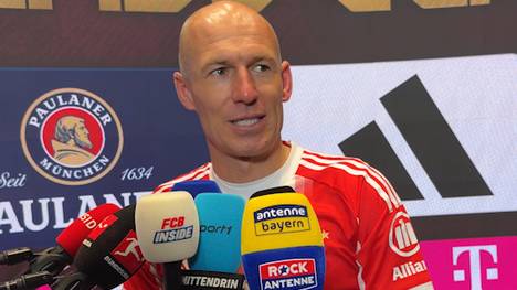 Arjen Robben spricht über das Comeback von Jamal Musiala und teilt seine Einschätzung zum jungen Bayern-Star. Dabei appelliert er an die Presse , Musiala die nötige Zeit zu geben, um wieder zu seiner Bestform zu finden. 