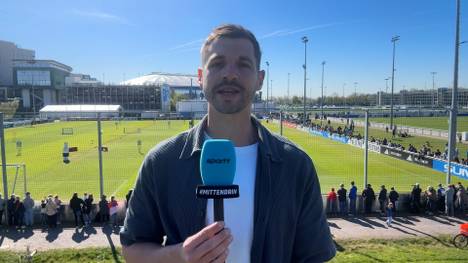 Bei bestem Wetter kommen rund 1.000 Schalke-Anhänger zum öffentlichen Training. Dabei geben sie Preis, was sie nicht alles für den Aufstieg geben würden. 