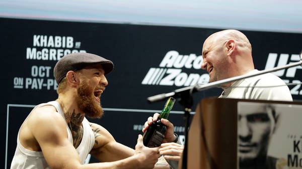 UFC-Boss Dana White (r.) hat mittlerweile auf die Rücktritts-Ankündigung von Conor McGregor reagiert