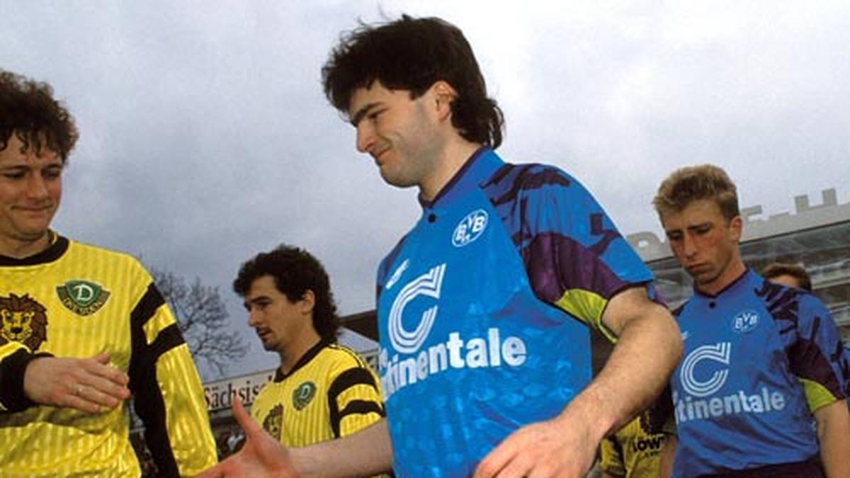 Der BVB machte es 1991/1992 allerdings auch nicht wesentlich besser: Stephane Chapuisat und Co. liefen auswärts in modischem Blau-Lila mit gelben Verzierungen auf