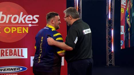 Luke Littler bekommt es im Finale der UK Open mit Landsmann James Wade zu tun. Letzterer schafft es, die Partie spannend zu halten - kann die Titelverteidigung seines 19 Jahre alten Gegners aber schließlich nicht verhindern. 