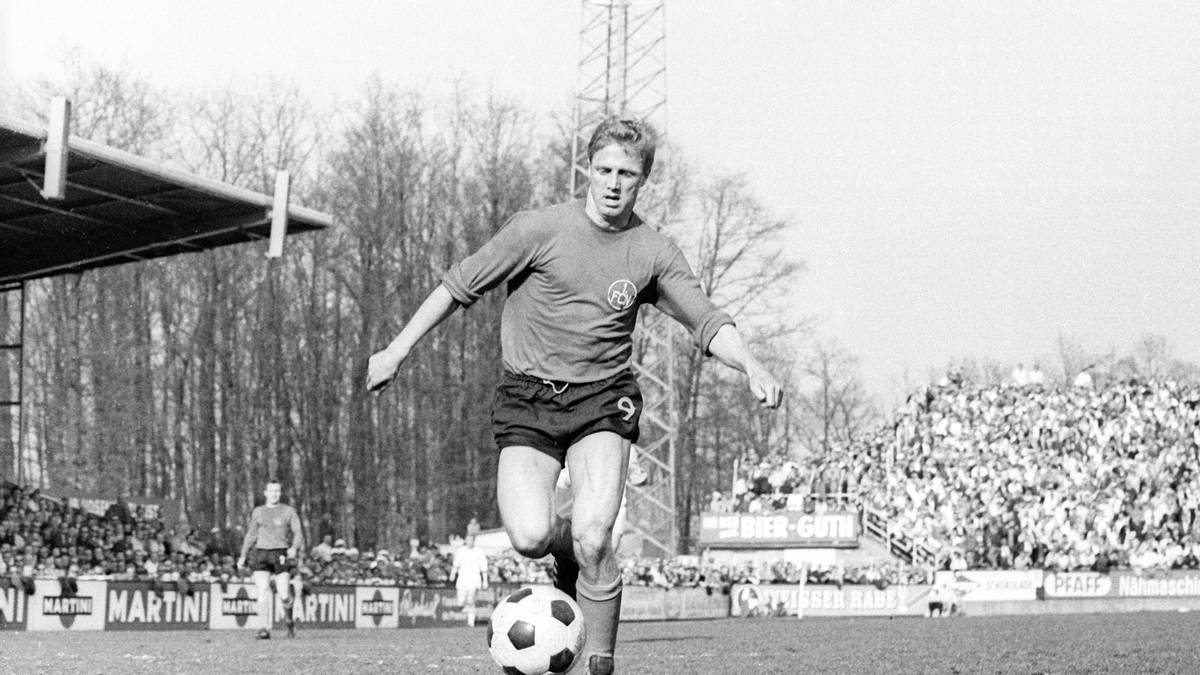 Ausgerechnet dem FC Bayern und Nationalkeeper Sepp Maier schenkt Brungs im Derby am 2. Dezember 1967 fünf Tore ein. Am Ende gewinnt der Club das Spitzenspiel mit 7:3