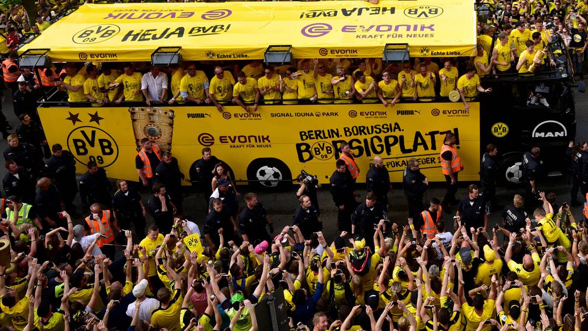 PLATZ 1 - BORUSSIA DORTMUND: Unangefochtener Spitzenreiter im Dauerkarten-Ranking ist Borussia Dortmund. 55.000 Dauerkarten verkaufen die Schwarz-Gelben für die kommende Saison