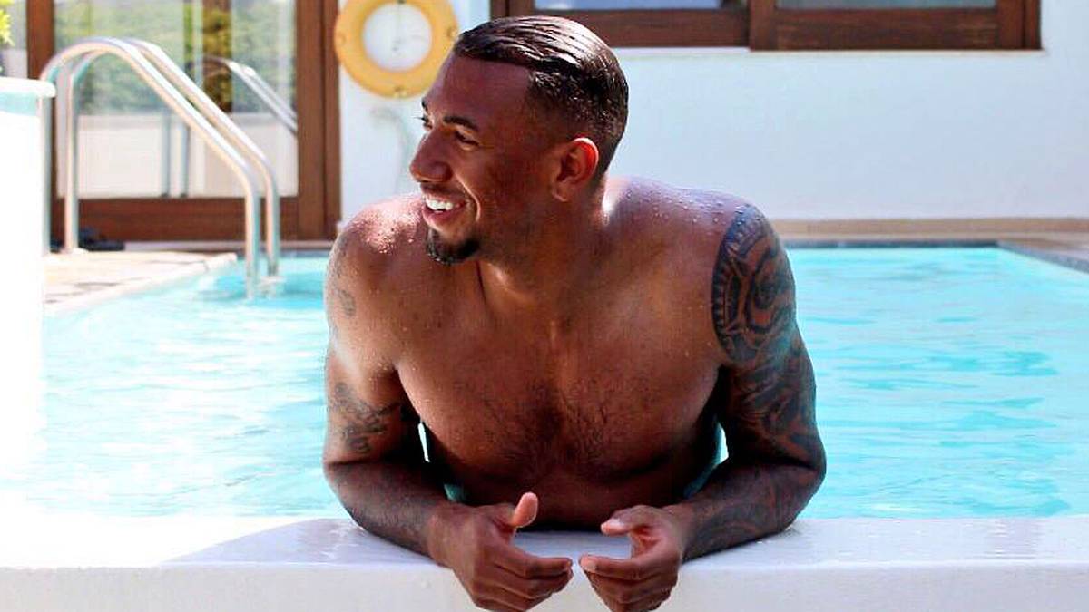 Bayern-Star Jerome Boateng verbringt den Urlaub ebenfalls in wärmeren Gefilden. In seinem Pool dürften aber keine Wasserschweine anzutreffen sein