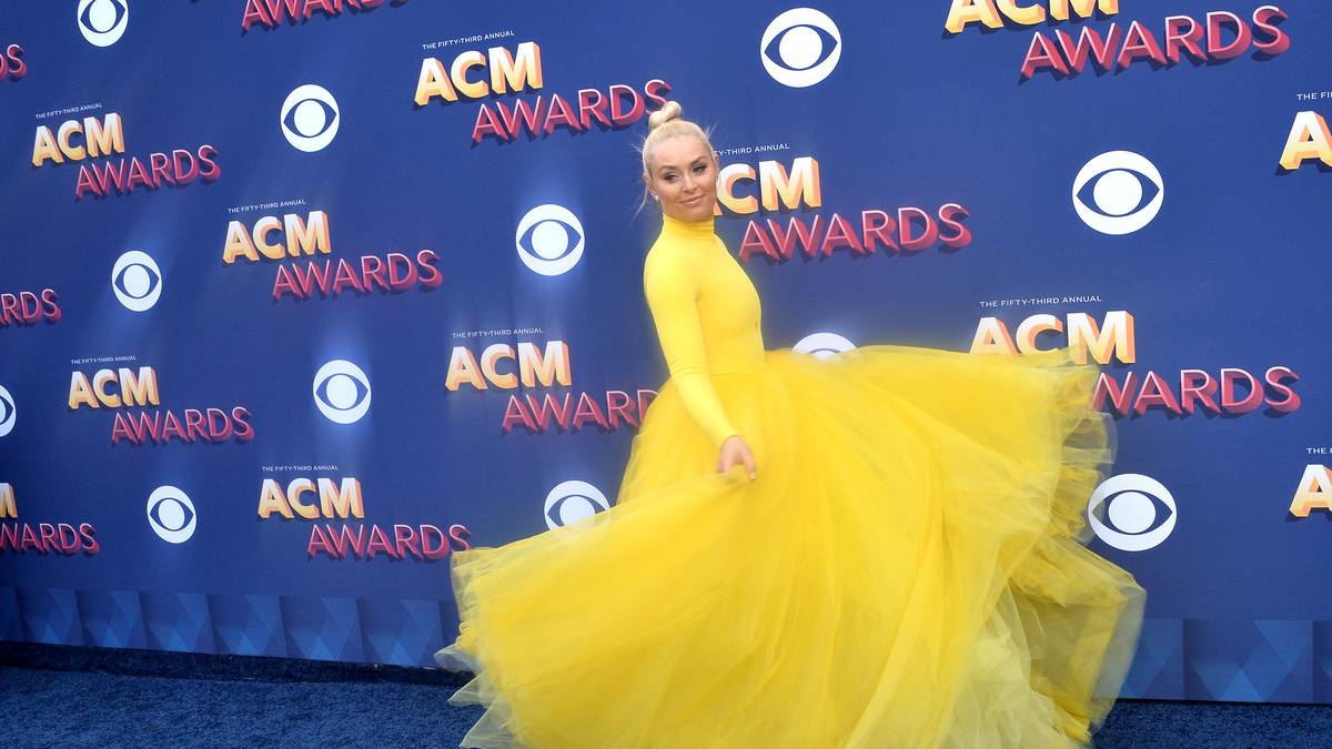 Lindsey Vonn spielt Prinzessin. Für die Verleihung der Country Music Awards in Las Vegas schmeißt sich die Ski-Queen in ein gelbes Kleid - die US-Medien sind begeistert und schwärmen von Vonn