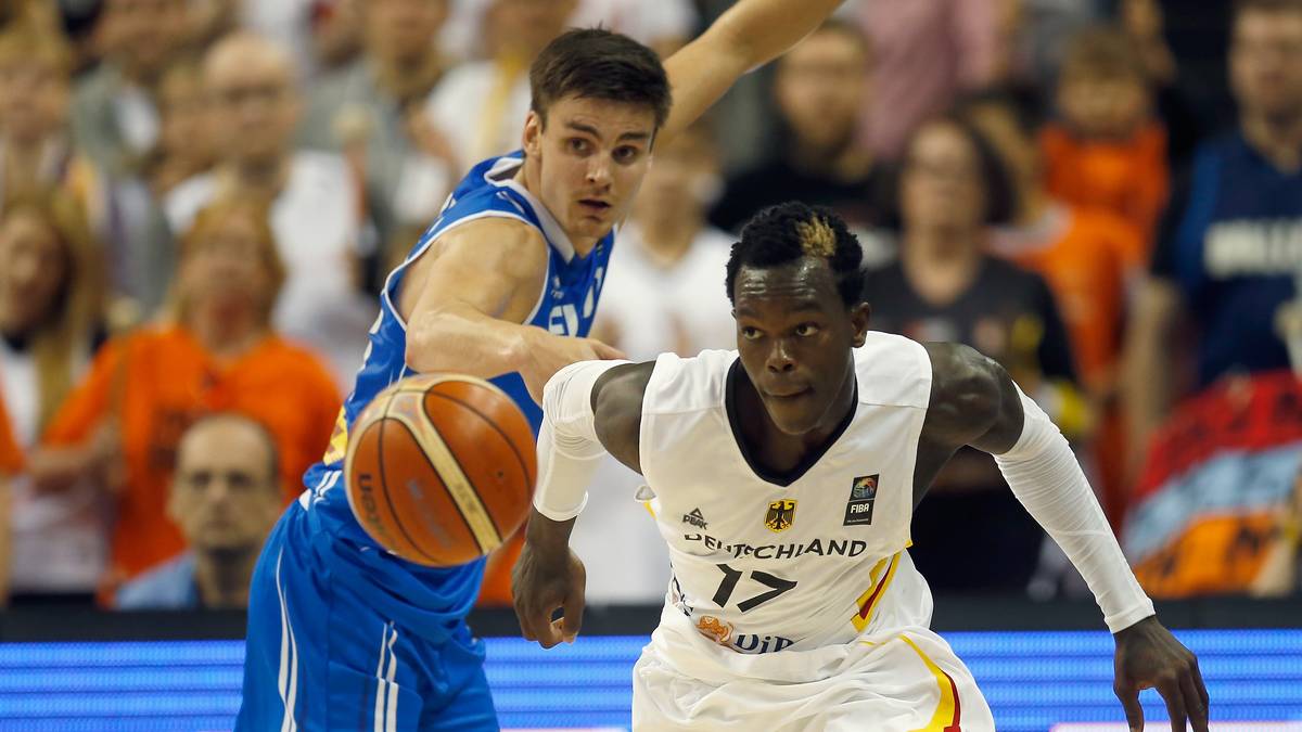 Auch im Nationaltrikot läuft es für Schröder persönlich gut. Bei der Europameisterschaft legt er im Schnitt 21 Punkte auf, kann das Aus des DBB-Teams in der Vorrunde jedoch nicht verhindern