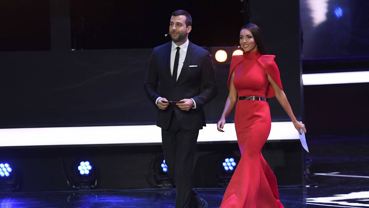 Durch den Abend führen die russische Sängerin Alsou TV-Moderator Ivan Urgant