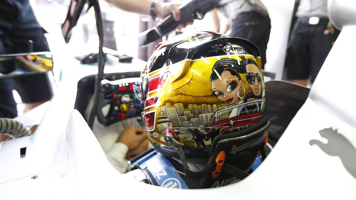 LEWIS HAMILTON (2013, GP von Monaco): ...oder ein Jahr später beim Rennen in Monte Carlo gemeinsam mit seiner damaligen Freundin Nicole Scherzinger und Hund Roscoe