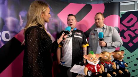 Chris Dobey gewinnt im Viertelfinale der Darts WM 2025 gegen Gerwyn Price und verrät SPORT1 im Interview, was er sich nach den vergebenen Matchdarts gedacht hat.