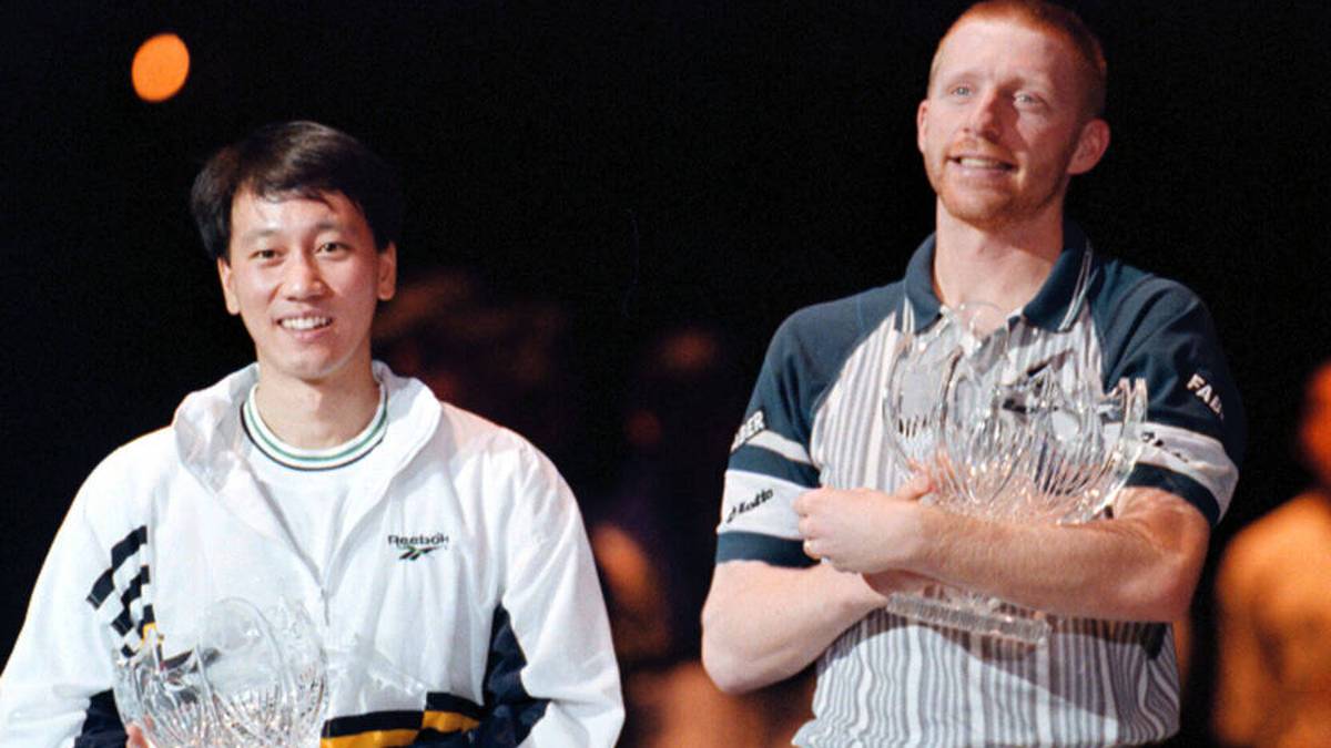 Boris Becker (r.) gewann 1995 gegen Michael Chang sein drittes ATP-Finale