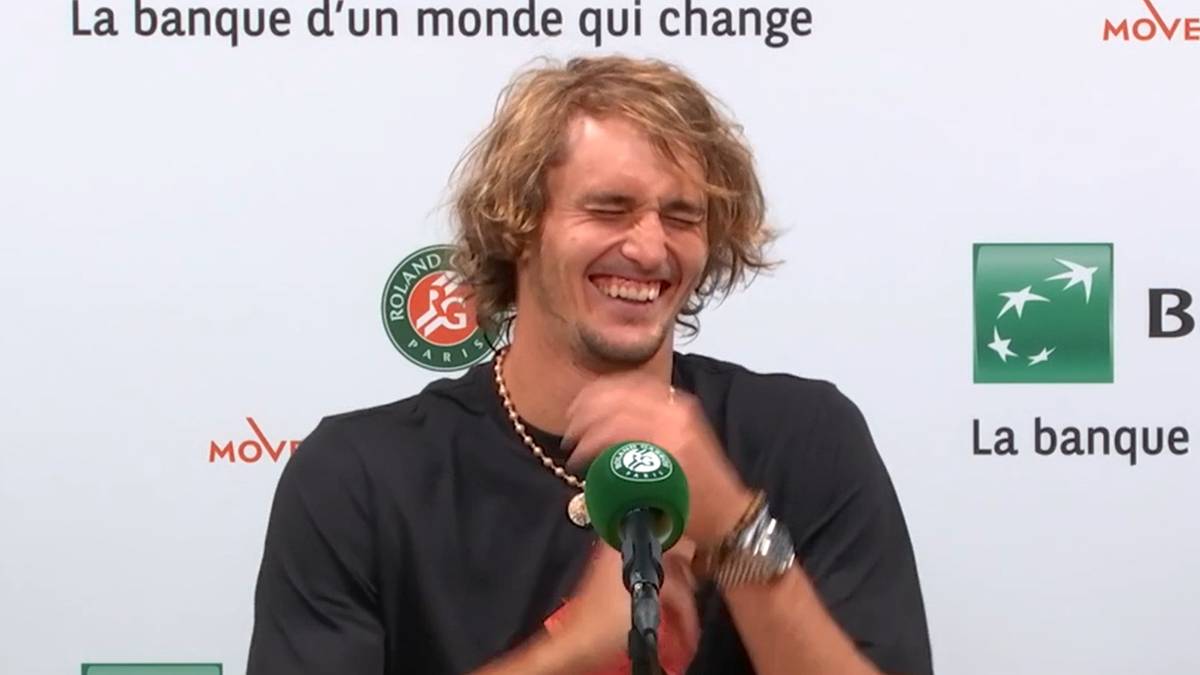 Nach seinem Einzug ins Roland-Garros-Viertelfinale wurde Alexander Zverev mit einem Löwen verglichen. Der 26-Jährige kann sich das Leben als Raubkatze gut vorstellen, musste sich aber das Lachen verkneifen.