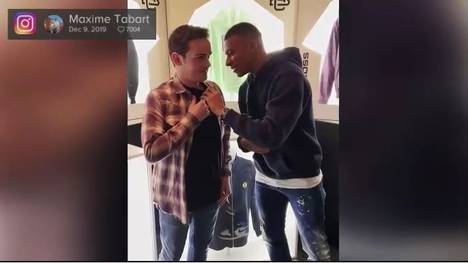 Normalerweise zaubern Kylian Mbappé und Neymar ja gerne mal auf dem Rasen. Nun treffen die PSG-Stars auf einen echten Magier.