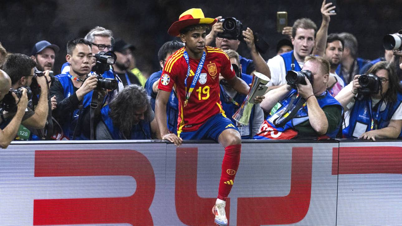 Yamal filmt nackte Kollegen