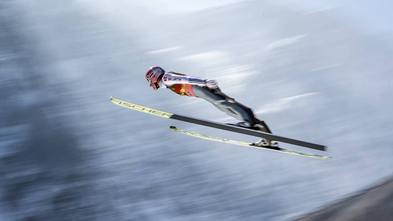 Freund vor Kaltstart in Kuusamo