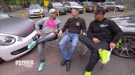 Dennis will sich sein erstes eigenes Auto kaufen. Leider hat er von Autos keine Ahnung. Zum Glück gibt es die PS Profis Jean Pierre Kraemer und Sidney Hoffmann. Dennis hätte gerne irgendwas Sportliches ab 200 PS und für maximal 12.000 Euro. Klingt erstmal nicht so schwer. Doch was gilt es besonders bei Fahranfängern und 200 Plus zu beachten? Zur Auswahl stehen ein Nissan 350z, ein Audi TT und ein Mazda RX8 Coupe.