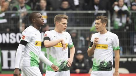 Matthias Ginter (Mitte) steht im Fokus von Bayer Leverkusen
