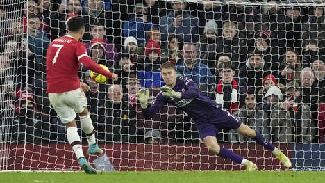 Manchester United ist durch zwei verschossene Elfmeter aus dem FA Cup ausgeschieden. Nach dem Spiel hagelt es Spott für Superstar Cristiano Ronaldo. 