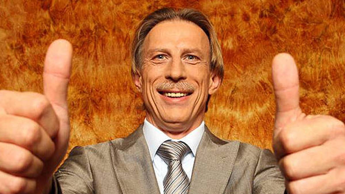 In vier Jahren führt Daum Bayer zu drei Vizemeisterschaften und einmal auf Rang drei. Besonders bitter ist der am letzten Spieltag mit einem 0:2 bei der SpVgg Unterhaching verspielte Titel 1999/2000