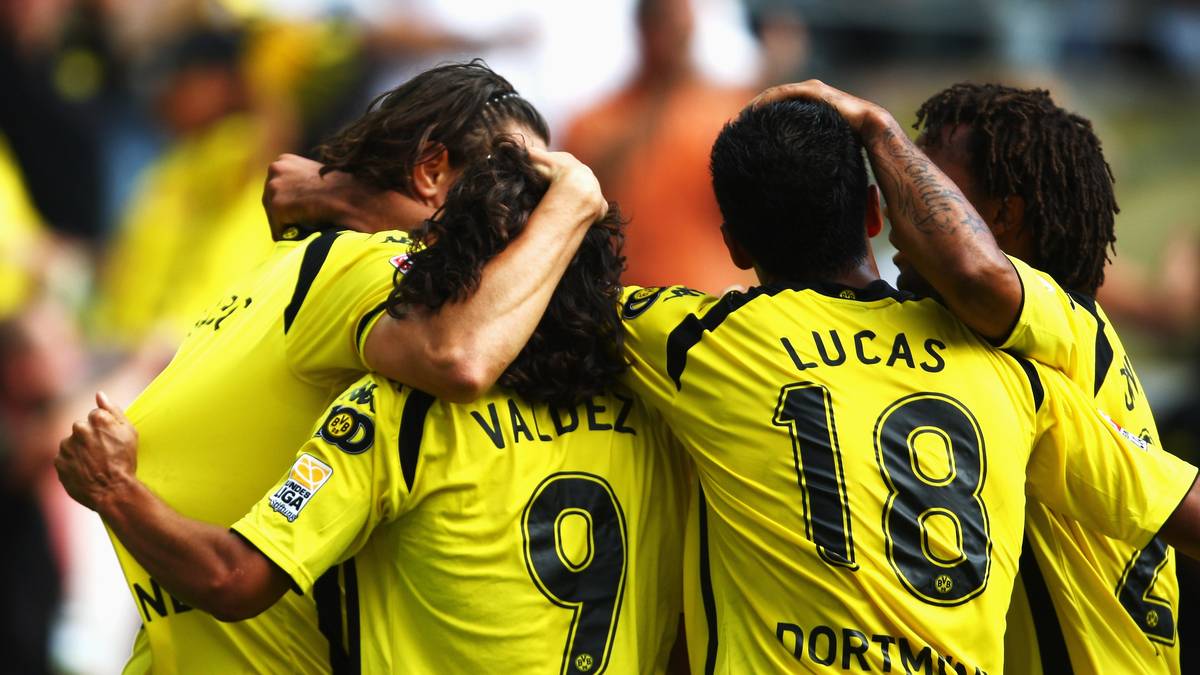 Watzke und Zorc starten zur Saison 2009/10 eine überlegte Transferoffensive. Nach der Leihe verpflichtet der BVB Mats Hummels für vier Mio. Euro von Bayern. Für ähnliches Geld kommt Stürmer Lucas Barrios aus Chile. Außerdem kommen Sven Bender und Kevin Großkreutz nach Westfalen. Alex Frei wird für über vier Mio. Euro verkauft