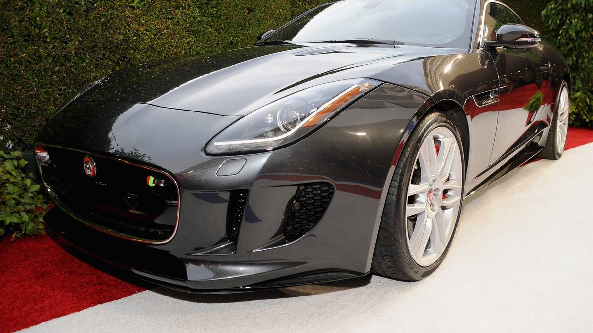 Stallgefährte Felipe Nasr darf es sich - auch dank Sauber-Sponsor Emil Frey - in einem Jaguar F-Type gut gehen lassen