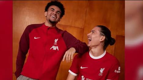 Der FC Liverpool hat sein neues Heimtrikot für die Saison 2023/24 vorgestellt. Die Reds haben sich dabei von einem Dress aus den siebziger Jahren inspirieren lassen.