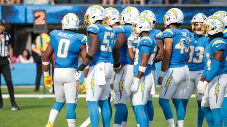 Teammitglieder der Los Angeles Chargers bleiben in einem Aufzug stecken