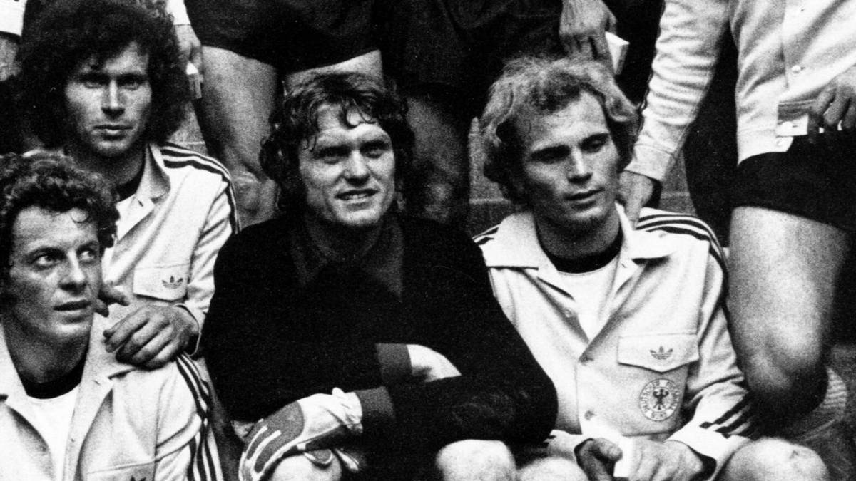 Sepp Maier (M.) und Uli Hoeneß (r.) nach dem Gewinn der EM 1972