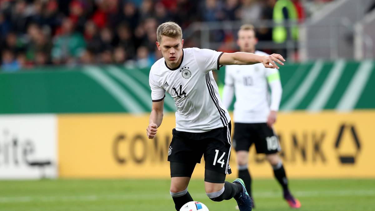 MATTHIAS GINTER: Ginter bringt da ganz andere Erfahrungswerte mit: Weltmeister, Olympia-Zweiter, 23 Europapokal-Einsätze. 2017 könnte der Defensiv-Allrounder das seltene Kunststück schaffen, seine dritte U21-EM zu spielen - und das immer als Stammkraft. Im Vergleich mit dem Hummels von 2009 klarer VORTEIL 2016, Zwischenstand: 3:5