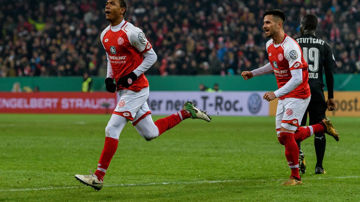 In der 71. Minute dreht Mainz das Spiel. Abdou Diallo stochert den Ball über die Linie