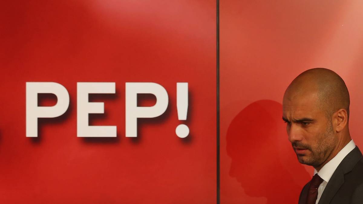 24. Juni 2013: Guardiola wird offiziell vorgestellt. In den Zwischenzeit hat der Spanier schon fleißig Deutsch gelernt. "Guten Tag und Grüß Gott meine Damen und Herren. Es ist ein Geschenk, hier zu sein", sagt er zur Begrüßung.