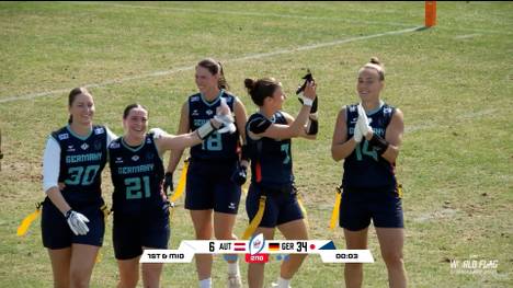 Die deutschen Frauen im Flag Football beenden die Heim-WM mit einem Erfolg. Gegen Österreich sorgen sie von Beginn an für klare Verhältnisse und sichern sich den fünften Plätz. Die deutschen Männer müssen sich hingegen mit Rang acht begnügen.