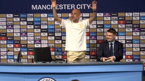 Pep Guardiola verabschiedet sich von Manchester City. Auf einer letzten Pressekonferenz fordert der Spanier die Pressevertreter scherzhaft auf, ihm zu applaudieren. 