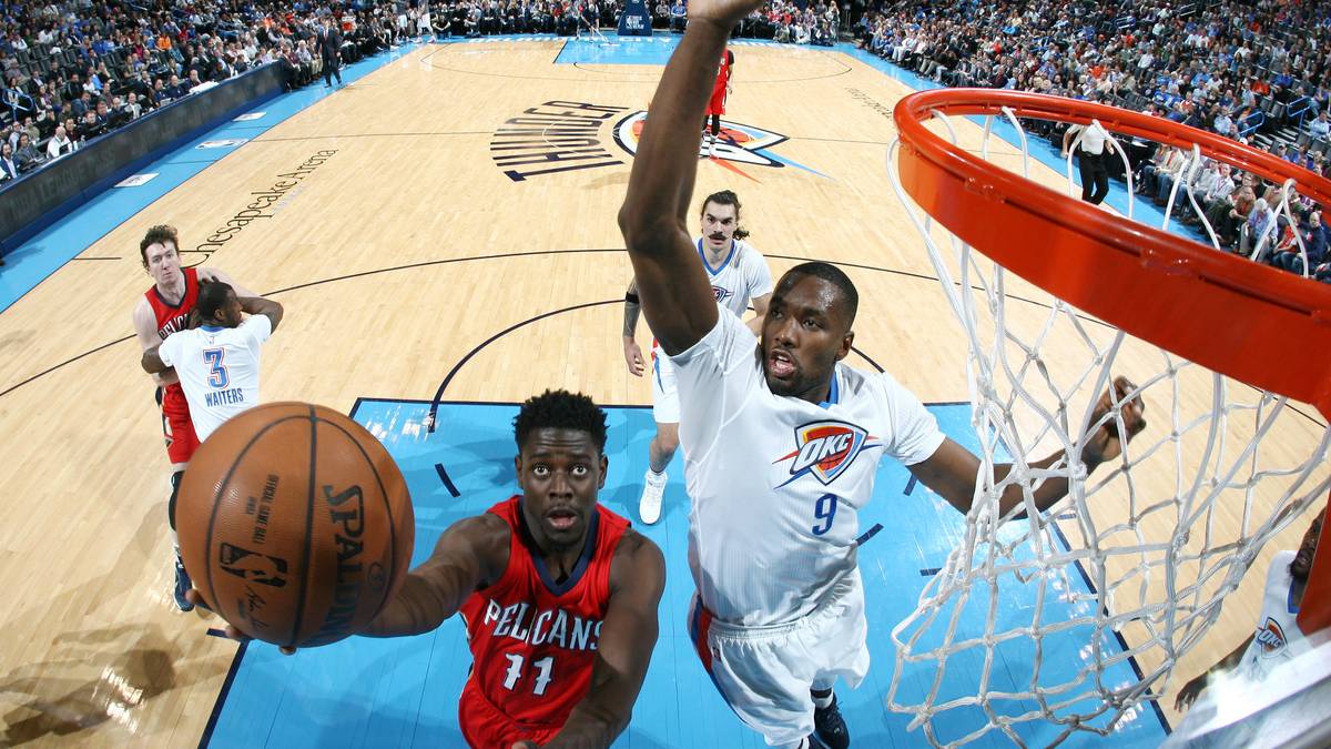 Auf einmal wird es dunkel: Block-Monster Serge Ibaka nimmt sich Jrue Holiday vor