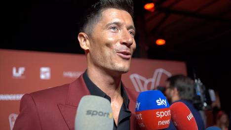 Ex-Bayern-Stürmer Robert Lewandowski gibt dem neuen Stürmer Harry Kane Tipps wie er in der Liga ankommen wird. 