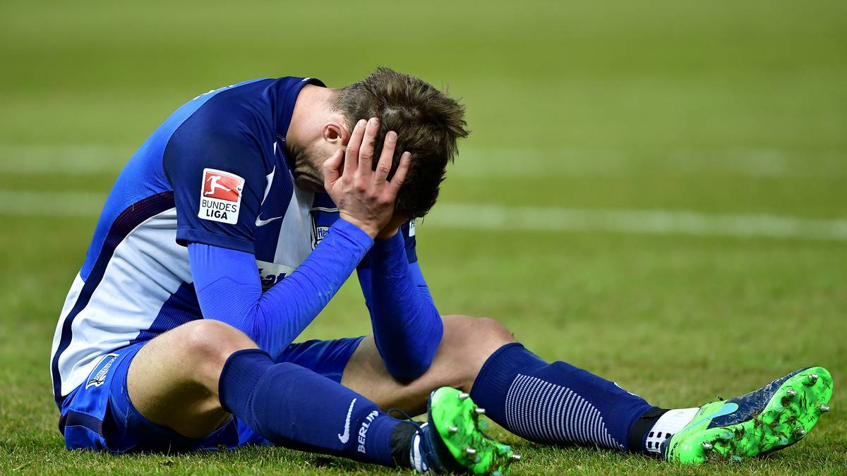 Die erste Halbzeit liefert dann aber eher Tristesse statt Samba-Fußball. Auch Sebastian Lamgkamp kann sich das wohl nicht mehr mit ansehen