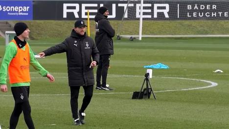 Borussia Mönchengladbach steckt tief im Abstiegskampf. Um sich gemeinsam aus der Situation zu befreien, gab es eine Krisensitzung.