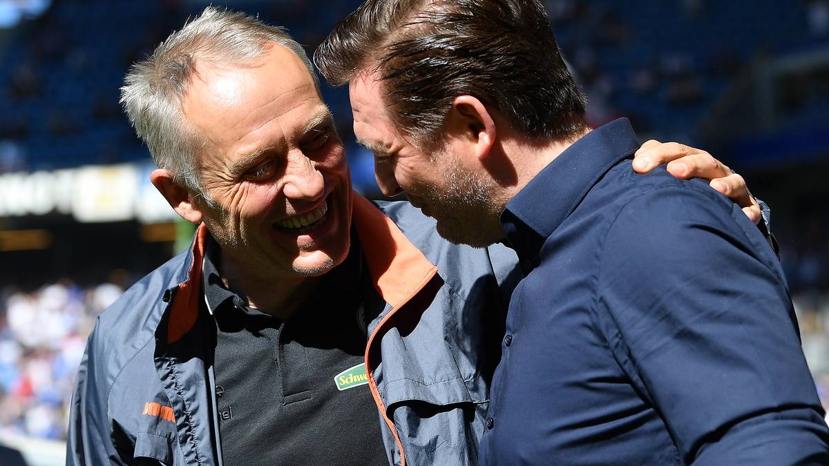 Die Partie zwischen Hamburg und Freiburg am Samstagnachmittag ist für beide Teams überlebenswichtig. Das heißt aber nicht, dass sich SC-Coach Christian Streich und HSV-Kollege Christian Titz nicht vor dem Spiel überaus freundlich begrüßen...
