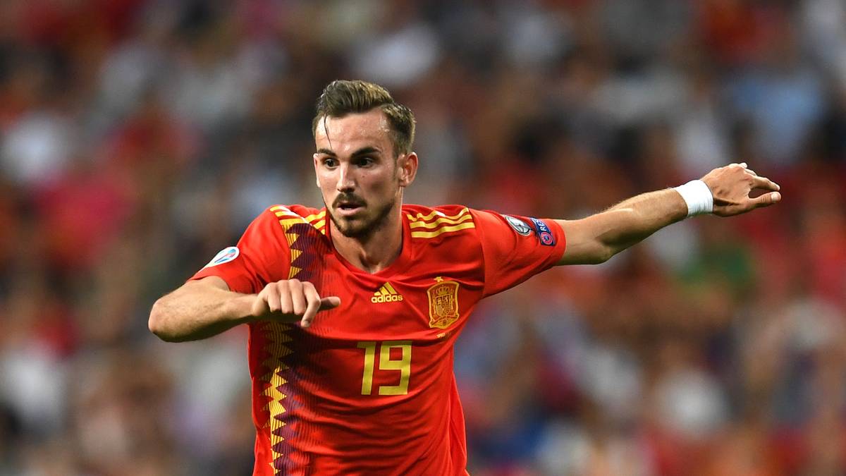 FABIÁN RUIZ (Spanien, 50 Millionen Euro) - das Mittelfeld ist fest in spanischer Hand. Vor einem Jahr wechselte Ruiz für 30 Millionen Euro von seinem Jugendklub Betis zum SSC Neapel und zieht seither dort im zentralen Mittelfeld die Fäden. Fünf Tore gelangen dem 23-Jährigen in der Serie A